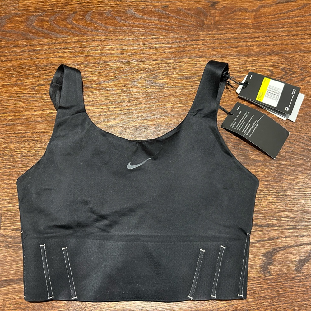 NEW Nike swoosh sports bra CU7334-010 size s